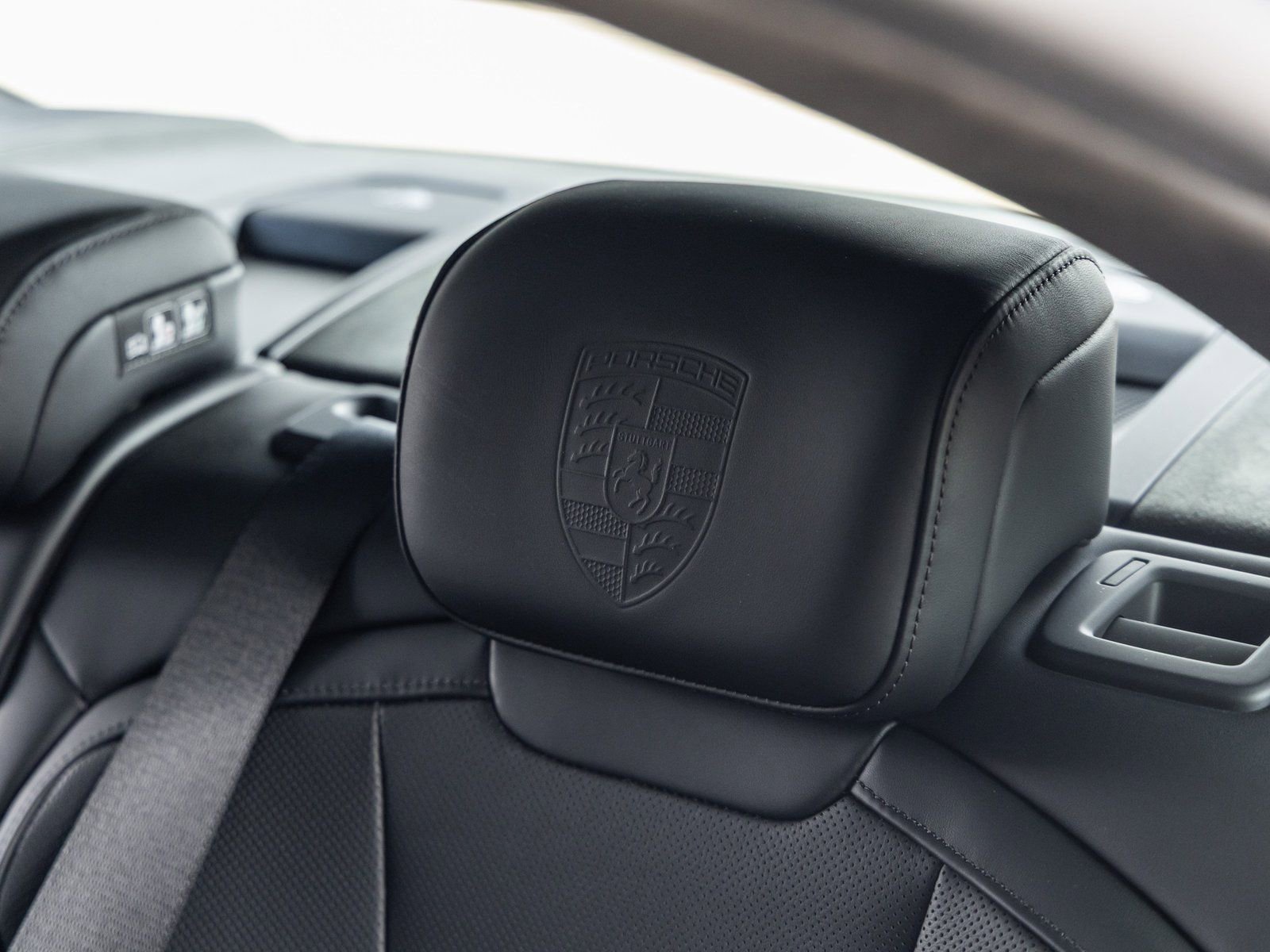 Used 2025 Porsche Taycan GTS image 40