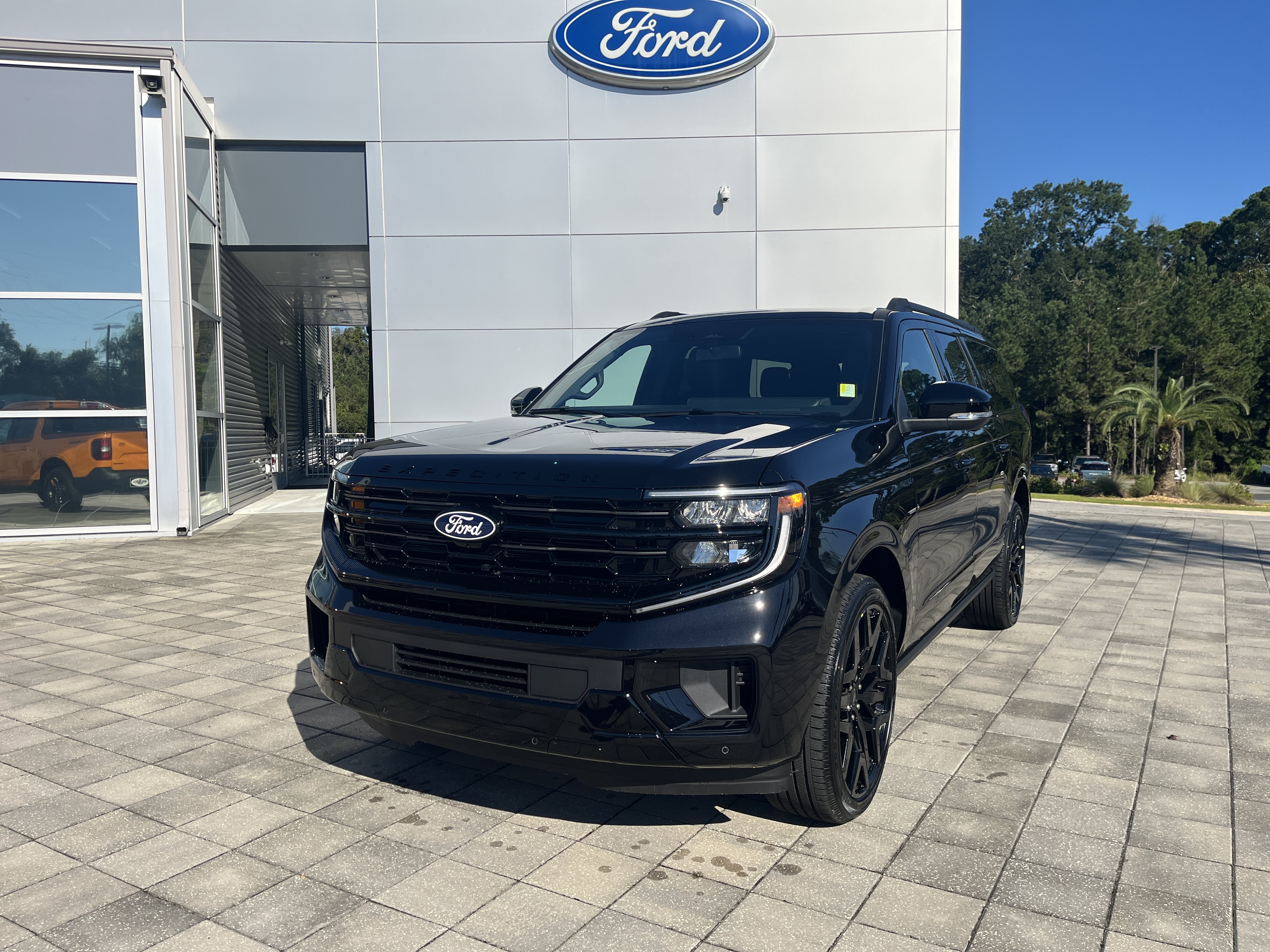 New 2027 Ford Expedition Max Platinum w/ Stealth Performance Package AWD/4WD image 2