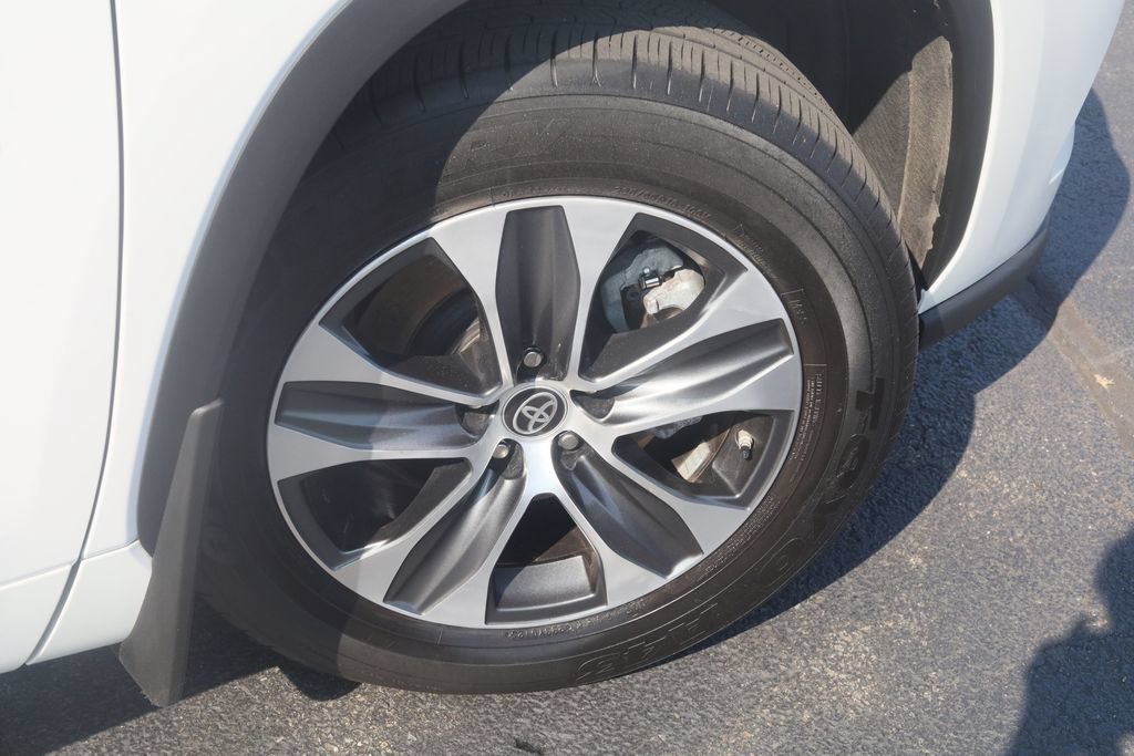 Used 2025 Toyota Highlander XLE AWD/4WD image 10