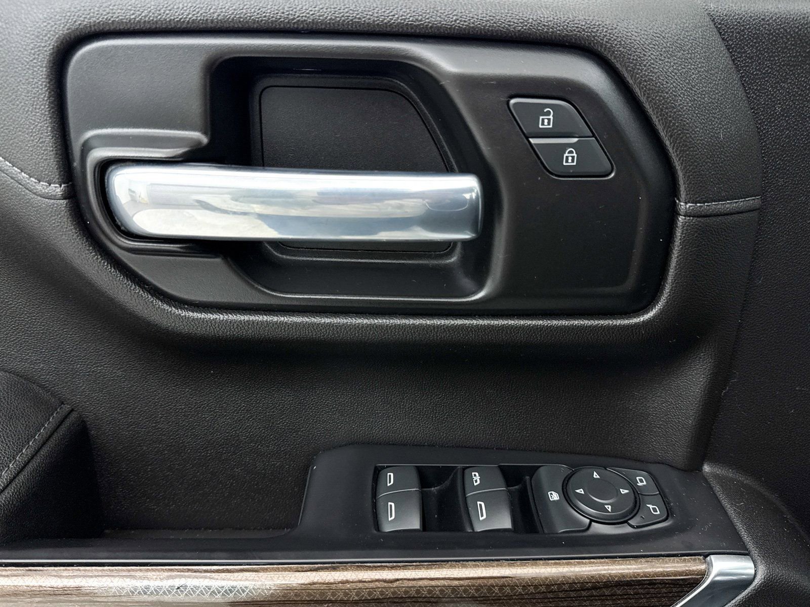 Used 2020 Chevrolet Silverado 1500 LT w/ All-Star Edition image 32