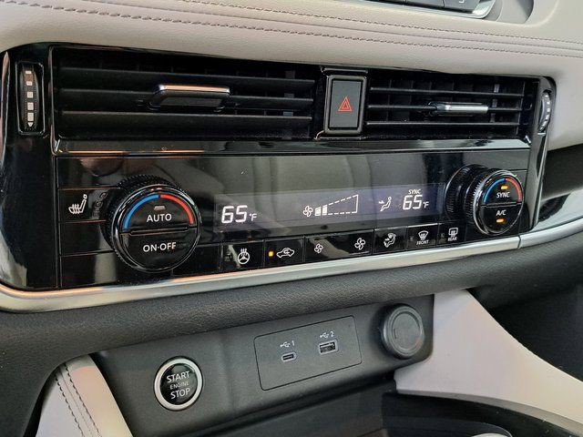 Used 2023 Nissan Rogue SL AWD/4WD image 16