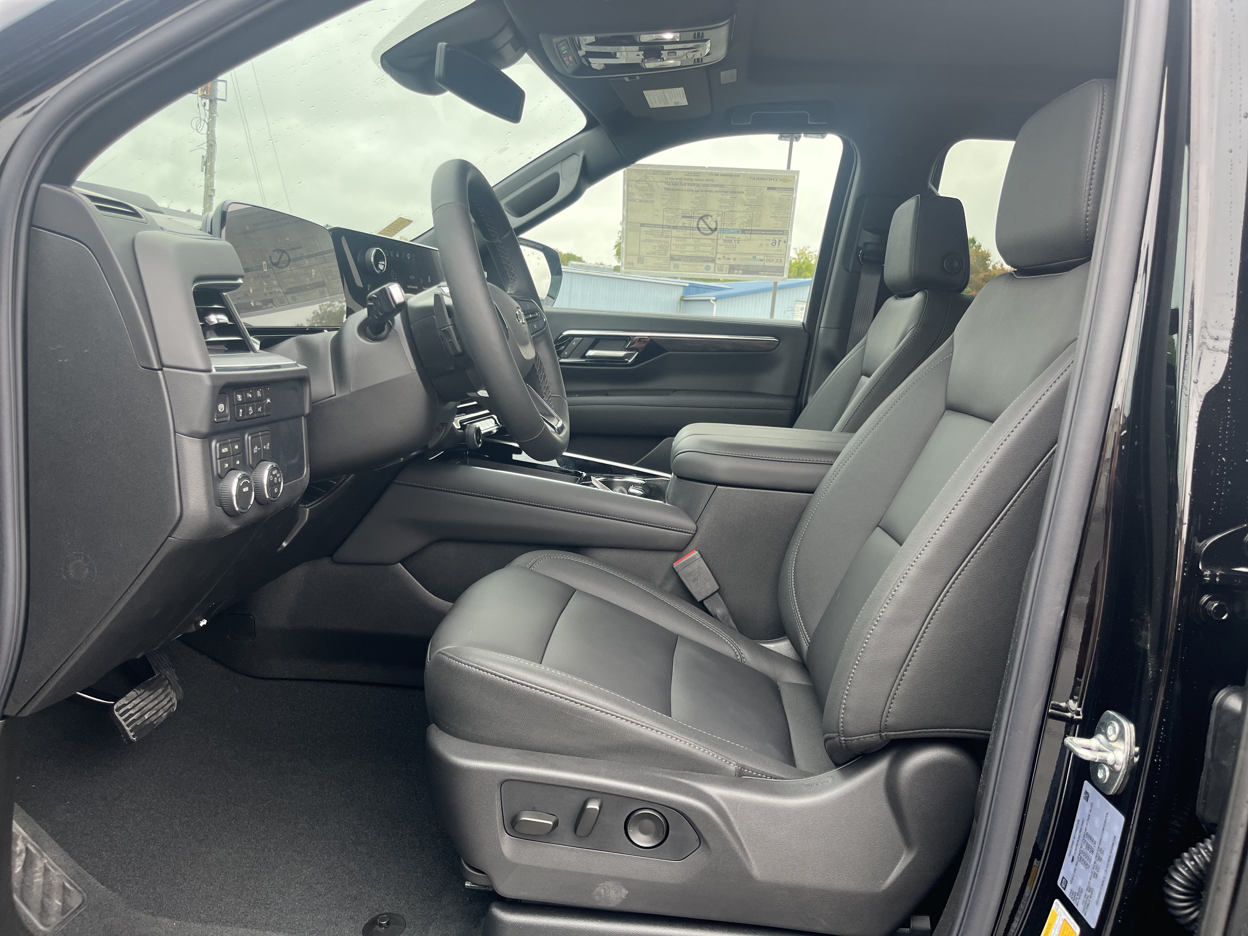 New 2026 Chevrolet Suburban Z71 w/ Comfort Package AWD/4WD image 5