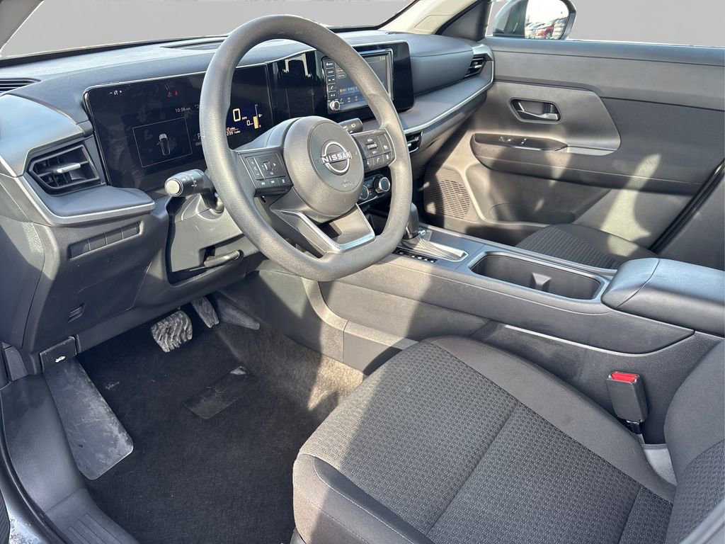 Used 2025 Nissan Kicks S image 9