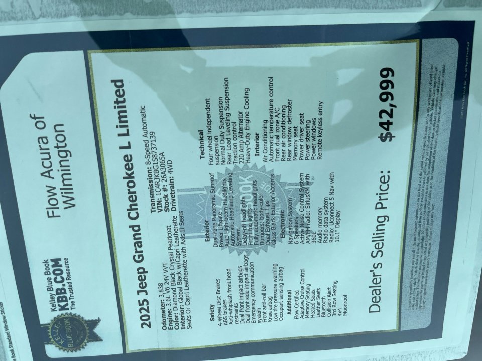 Used 2025 Jeep Grand Cherokee L Limited w/ Black Appearance Package image 33