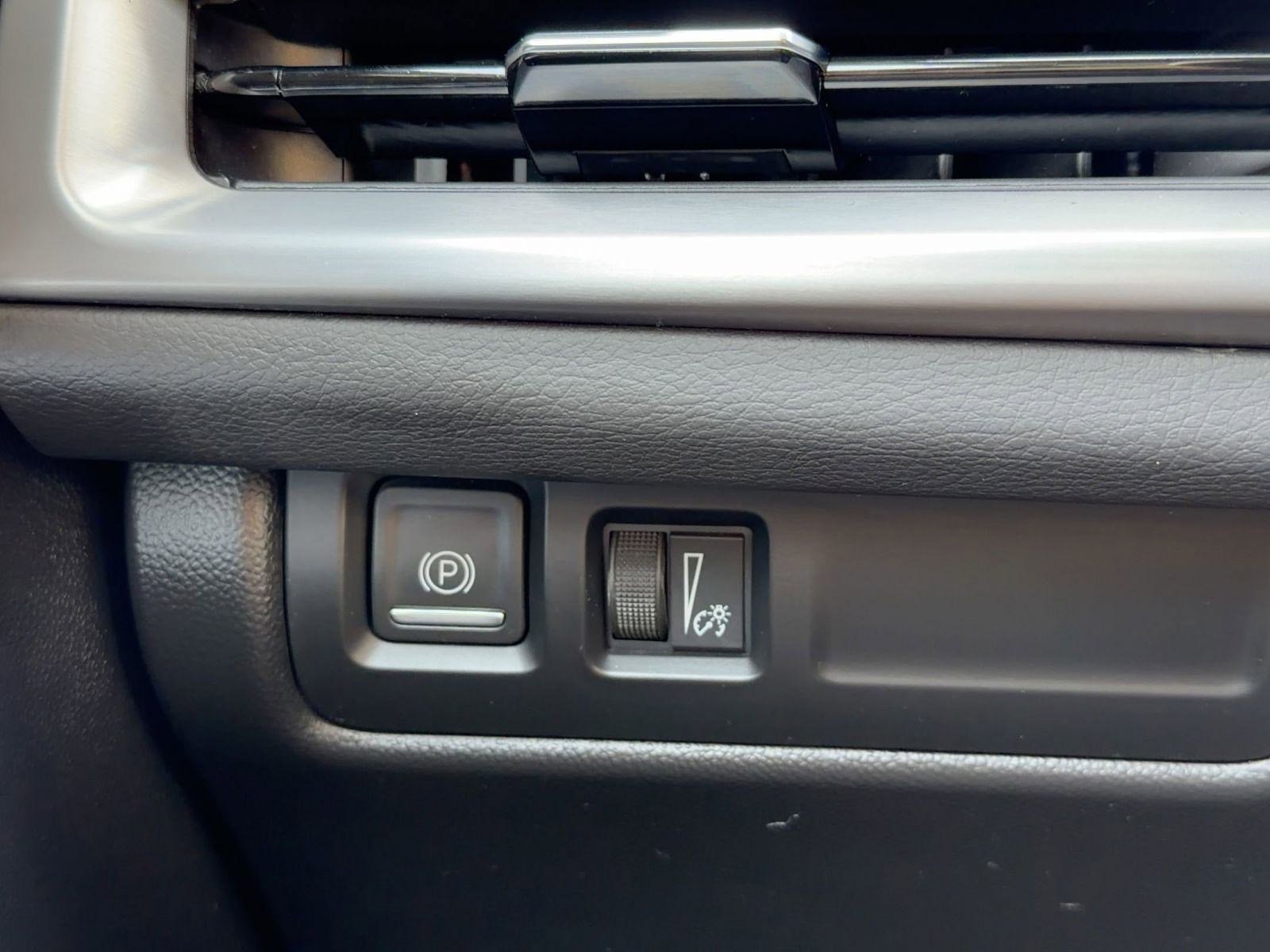 Certified 2024 Cadillac XT4 Premium Luxury image 17