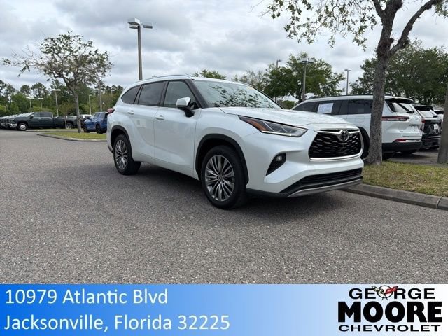 Used 2022 Toyota Highlander Platinum image 1
