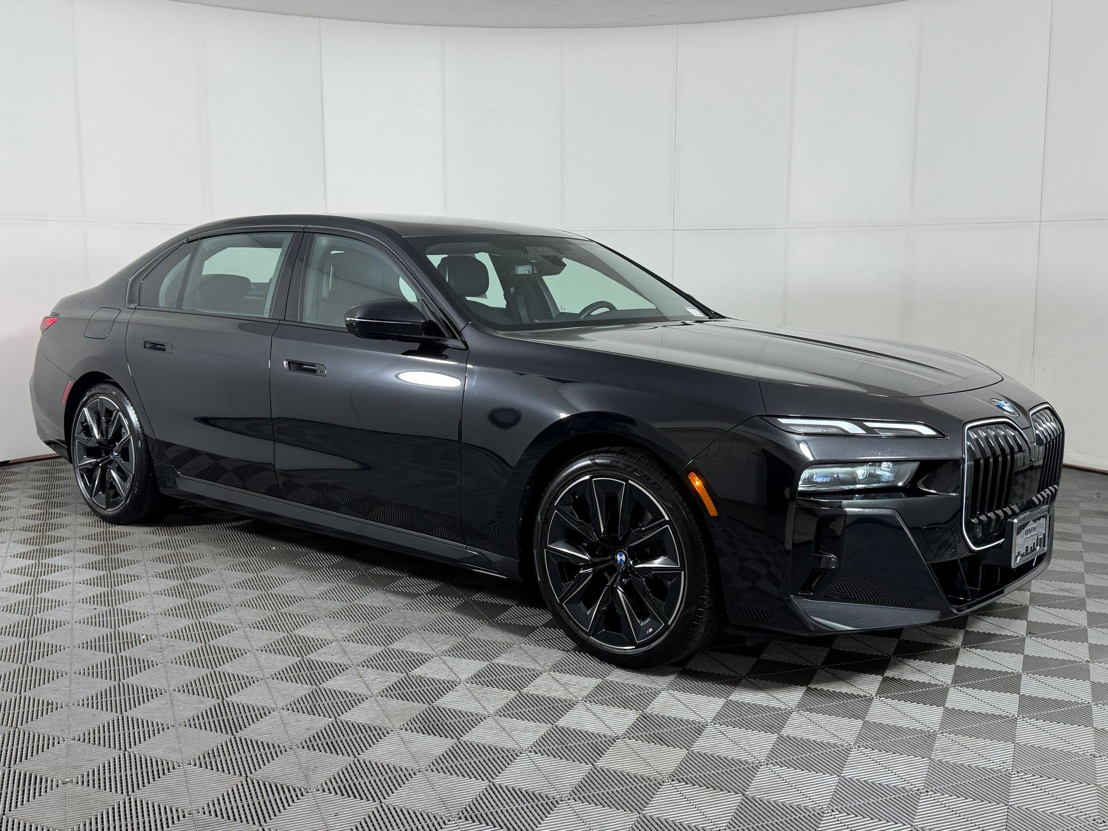 Used 2024 BMW 760i xDrive 760i xDrive image 7