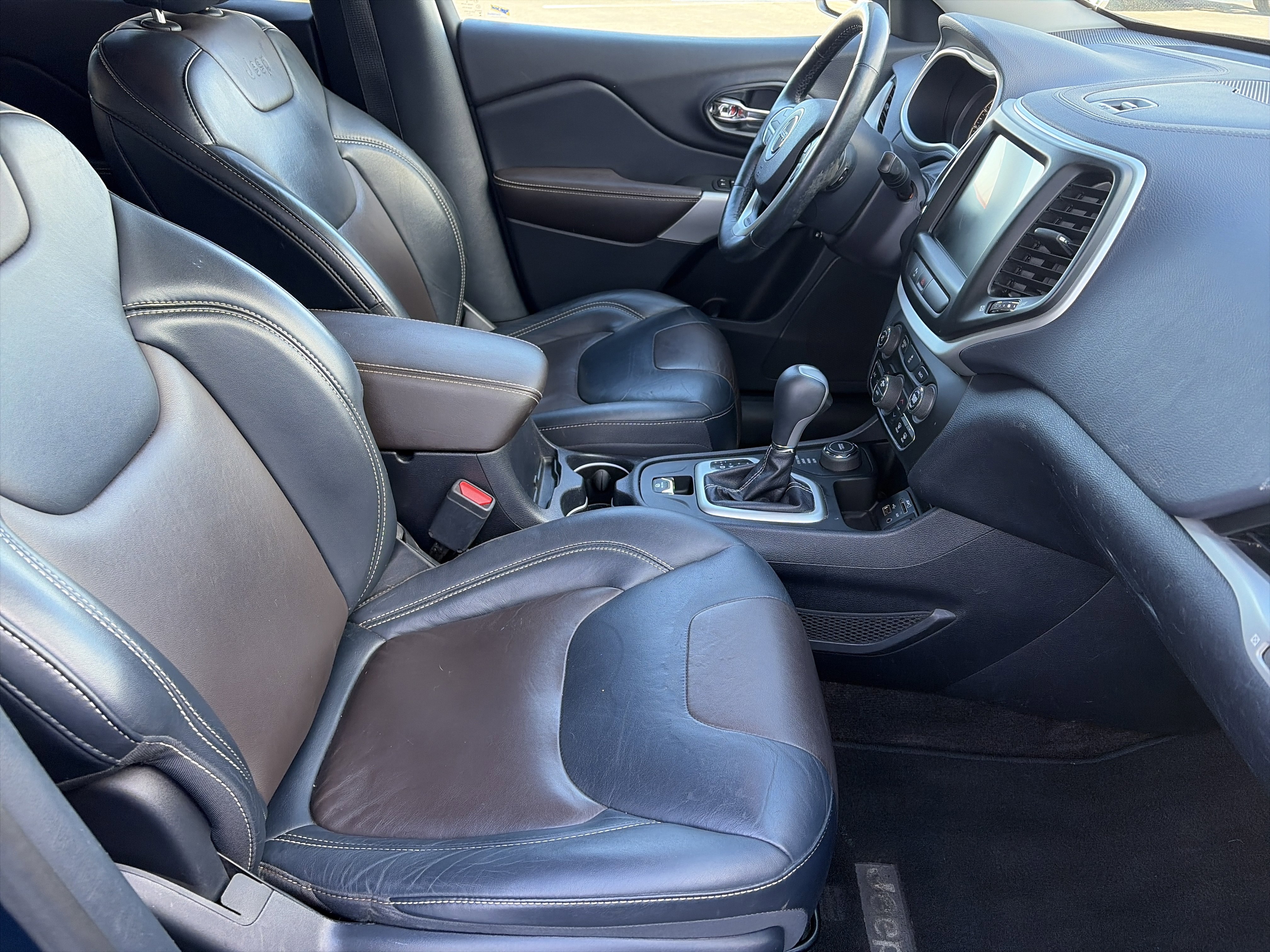 Used 2018 Jeep Cherokee Limited image 29