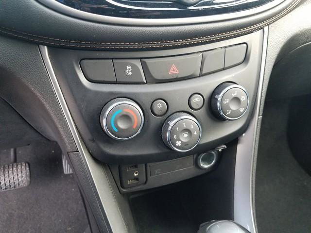 Used 2019 Chevrolet Trax LT w/ LT Convenience Package image 17