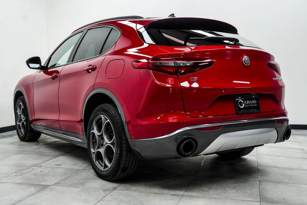 Used 2022 Alfa Romeo Stelvio Ti image 11