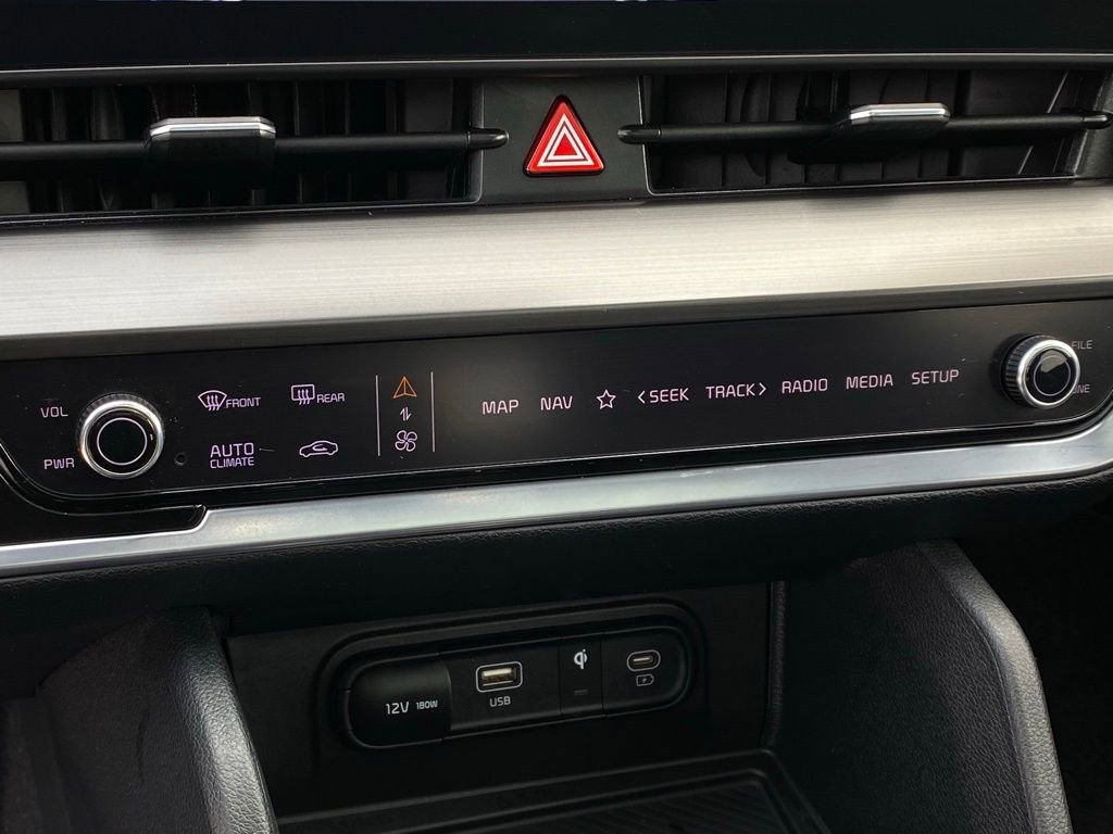 Used 2025 Kia Sportage EX w/ Premium Package image 19