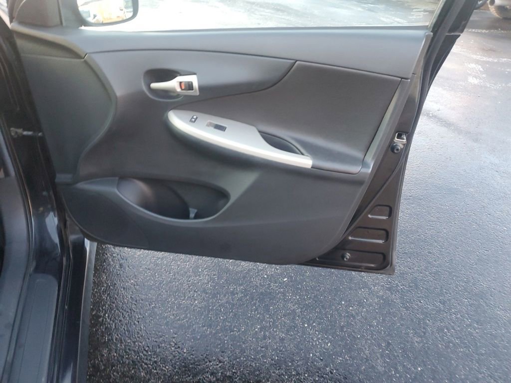 Used 2010 Toyota Corolla S image 29