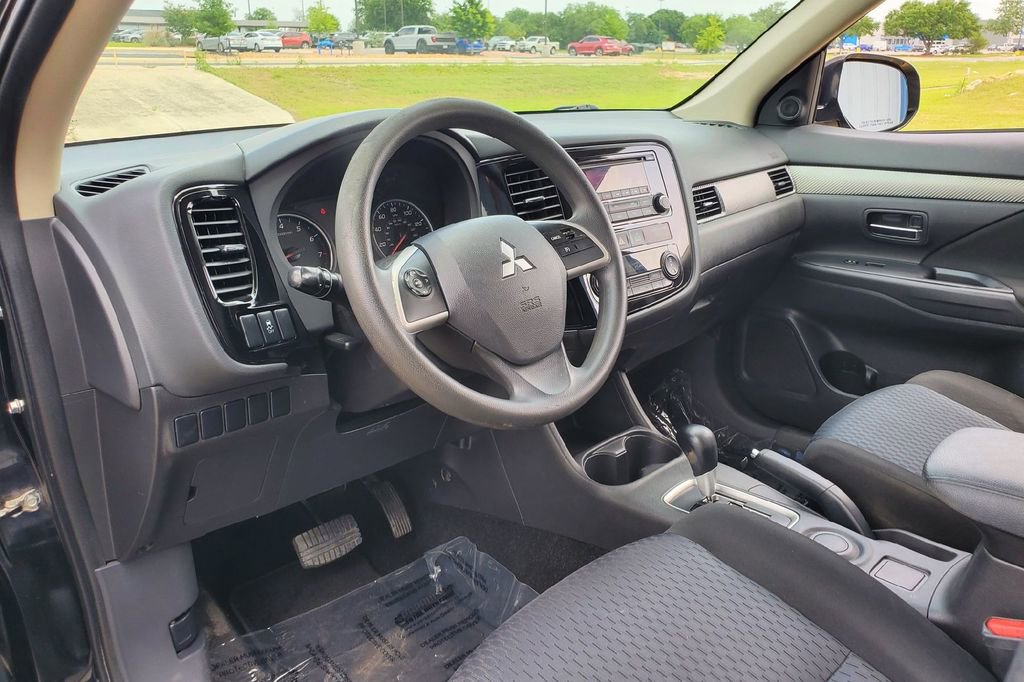 Used 2014 Mitsubishi Outlander ES FWD image 3