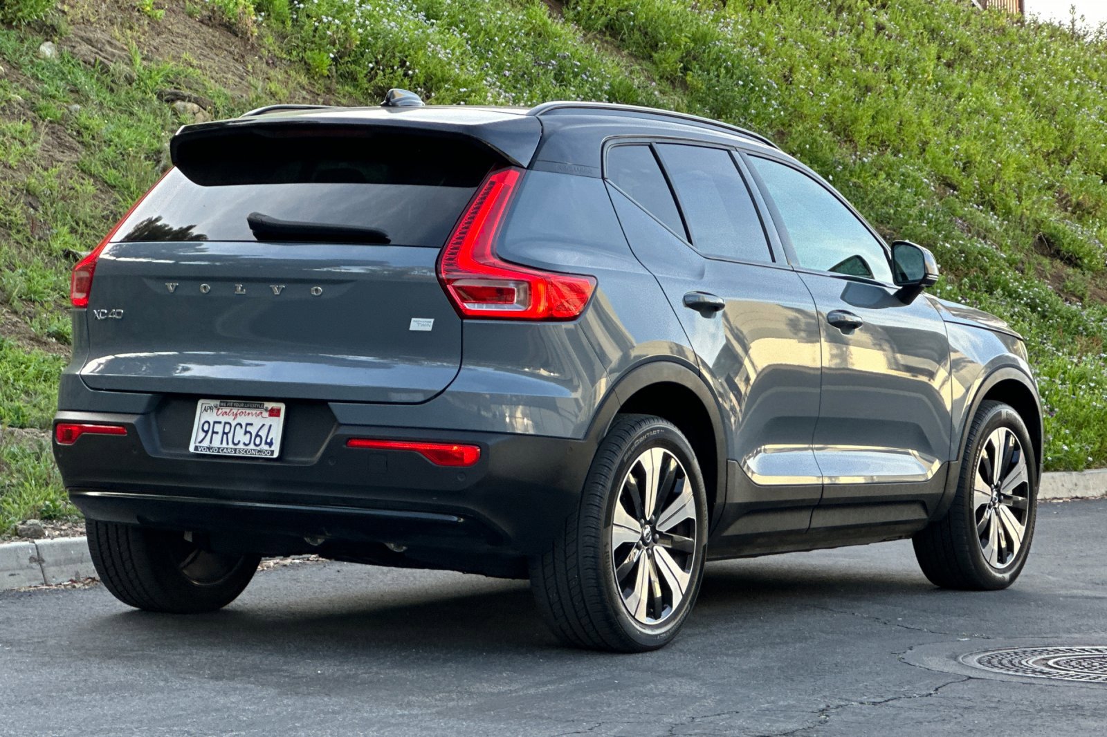 Certified 2023 Volvo XC40 Recharge Plus image 4