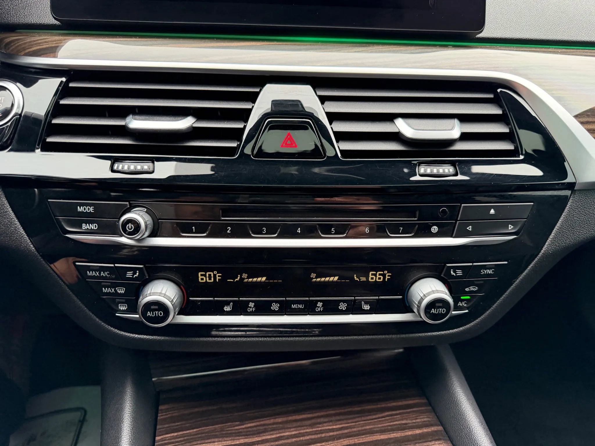 Used 2018 BMW 540i xDrive w/ Premium Package image 17