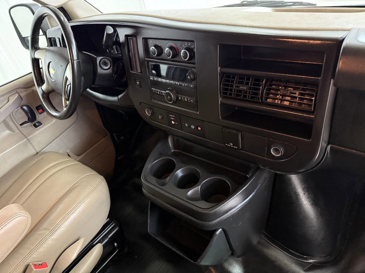 Used 2017 Chevrolet Express 2500 image 40