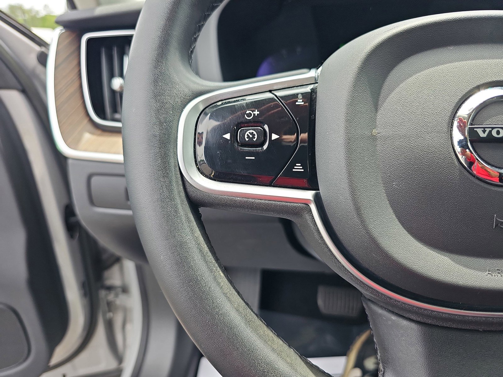 Used 2023 Volvo XC60 B5 Plus w/ Protection Package Premier FWD image 19
