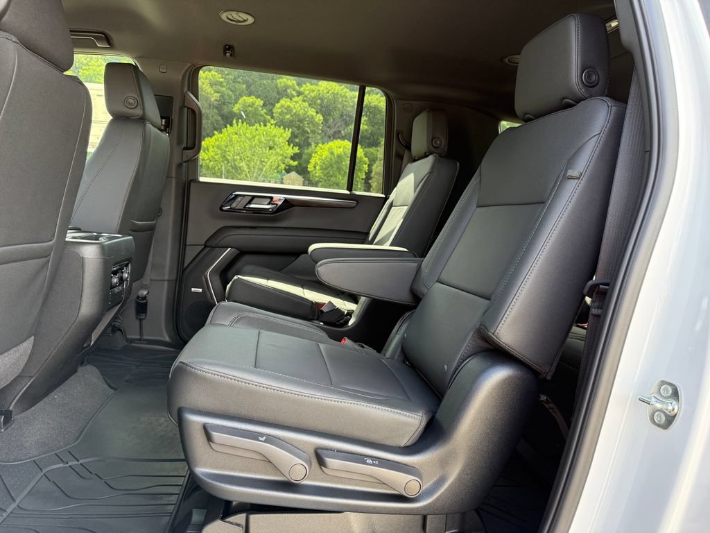 New 2026 Chevrolet Suburban LT w/ Comfort Package AWD/4WD image 38