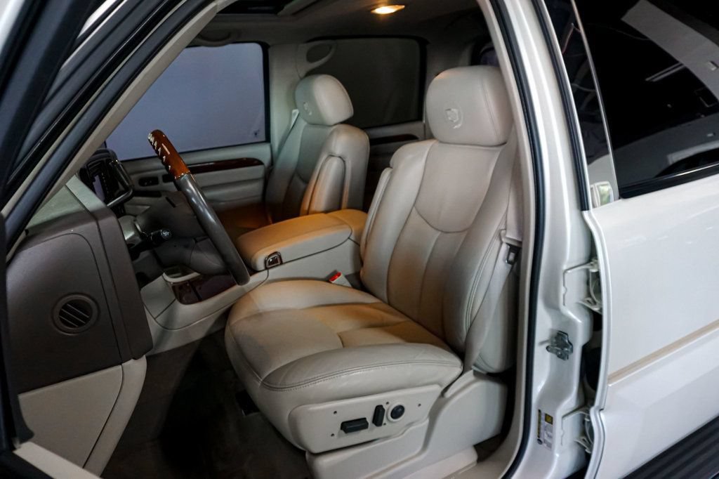 Used 2004 Cadillac Escalade EXT AWD/4WD image 9