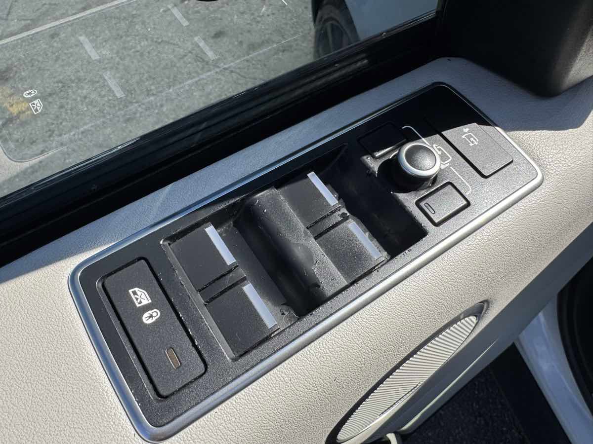 Used 2017 Land Rover Range Rover Supercharged image 28