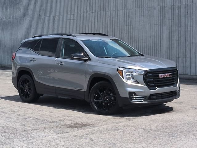Used 2023 GMC Terrain SLE w/ Driver Convenience Package FWD image 11