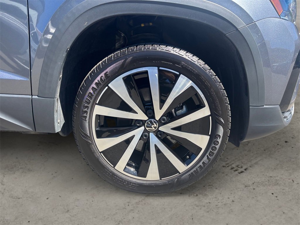 Certified 2024 Volkswagen Taos SE image 14