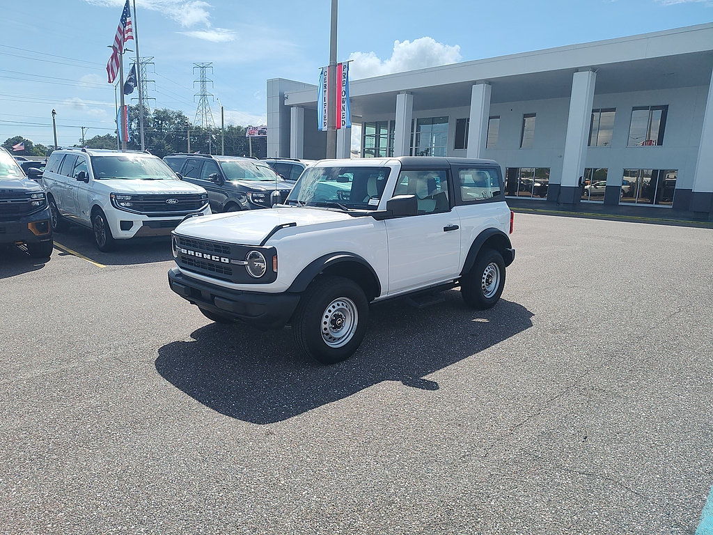 Certified 2026 Ford Bronco 2-Door AWD/4WD image 2