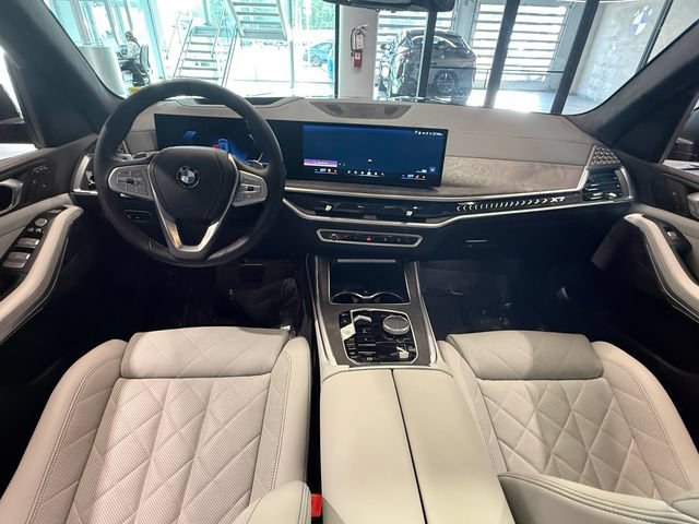 Used 2024 BMW X7 xDrive40i w/ Parking Assistance Package AWD/4WD image 11