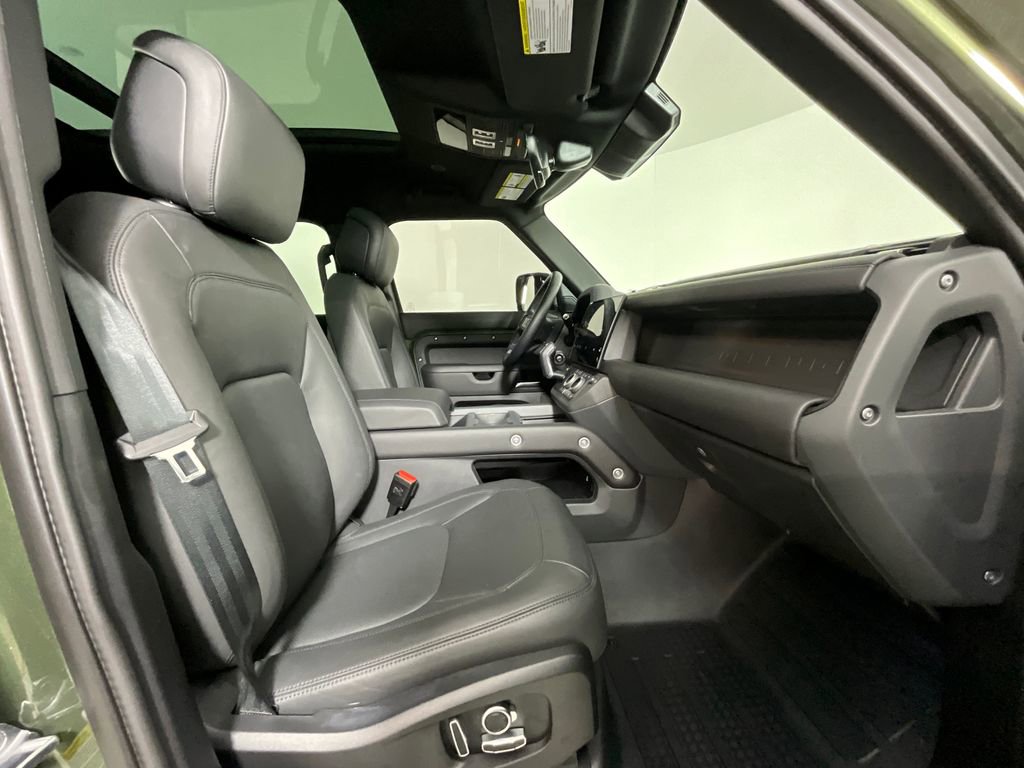Used 2026 Land Rover Defender 130 X-Dynamic SE AWD/4WD image 20