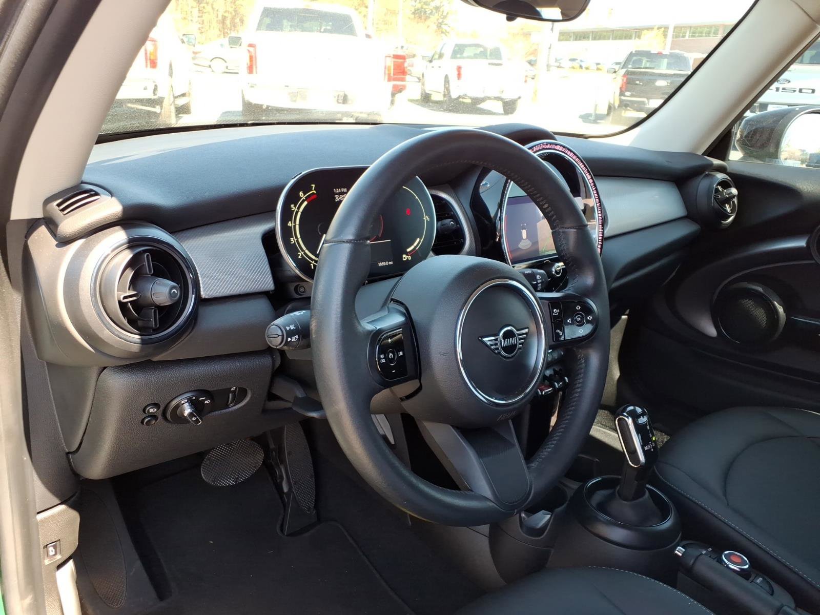 Used 2022 MINI Cooper 2-Door Hardtop image 23