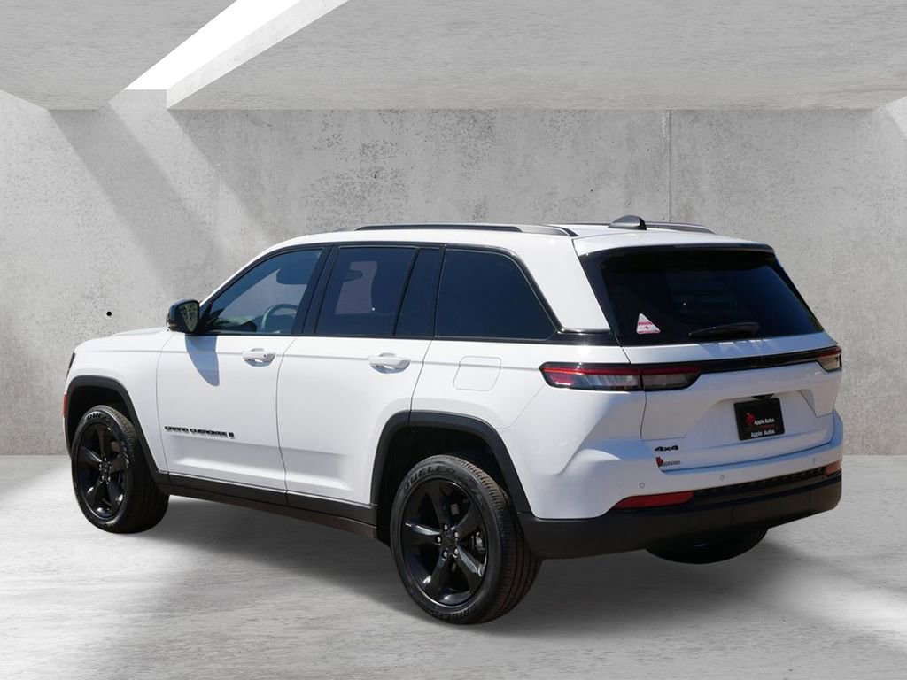 Used 2023 Jeep Grand Cherokee Altitude AWD/4WD image 4