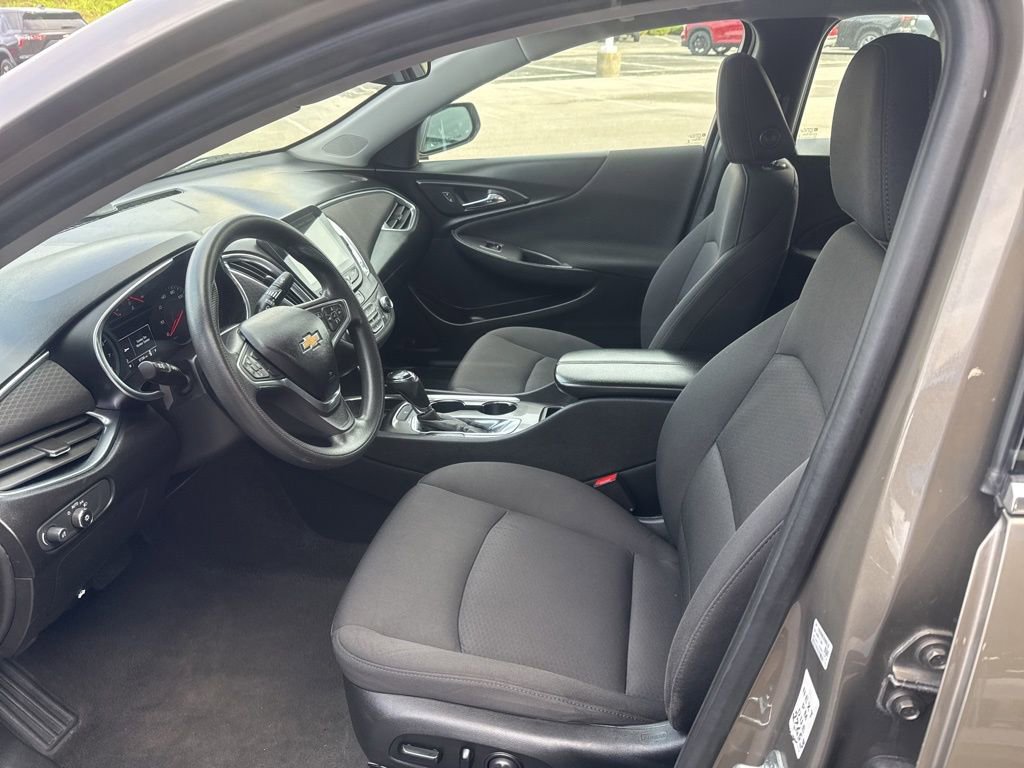 Used 2020 Chevrolet Malibu LT image 36