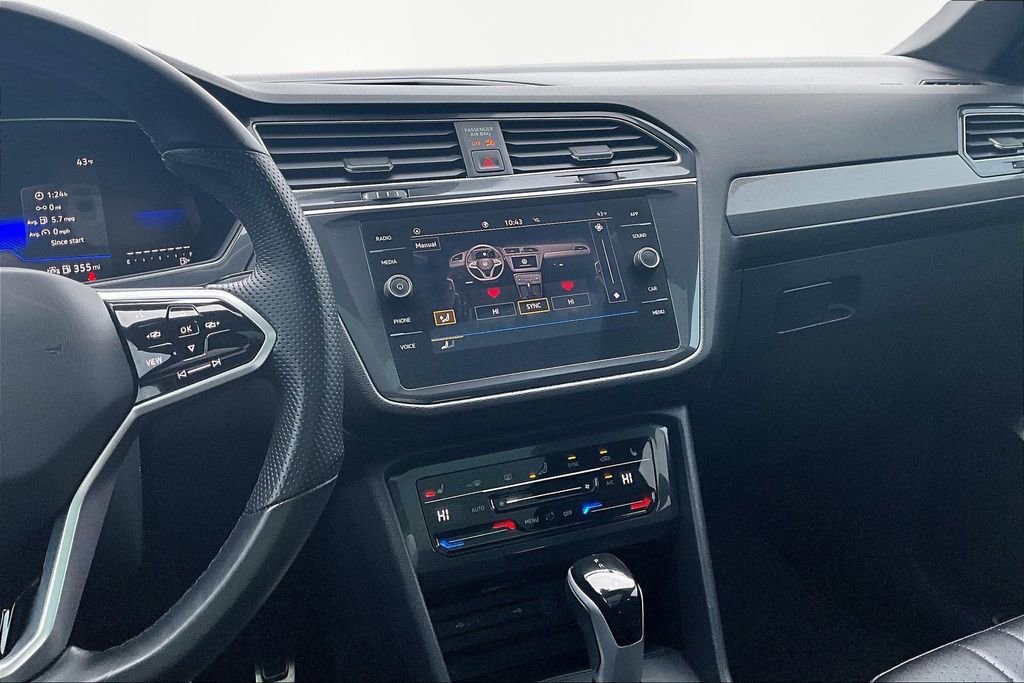 Used 2024 Volkswagen Tiguan SE R-Line image 6