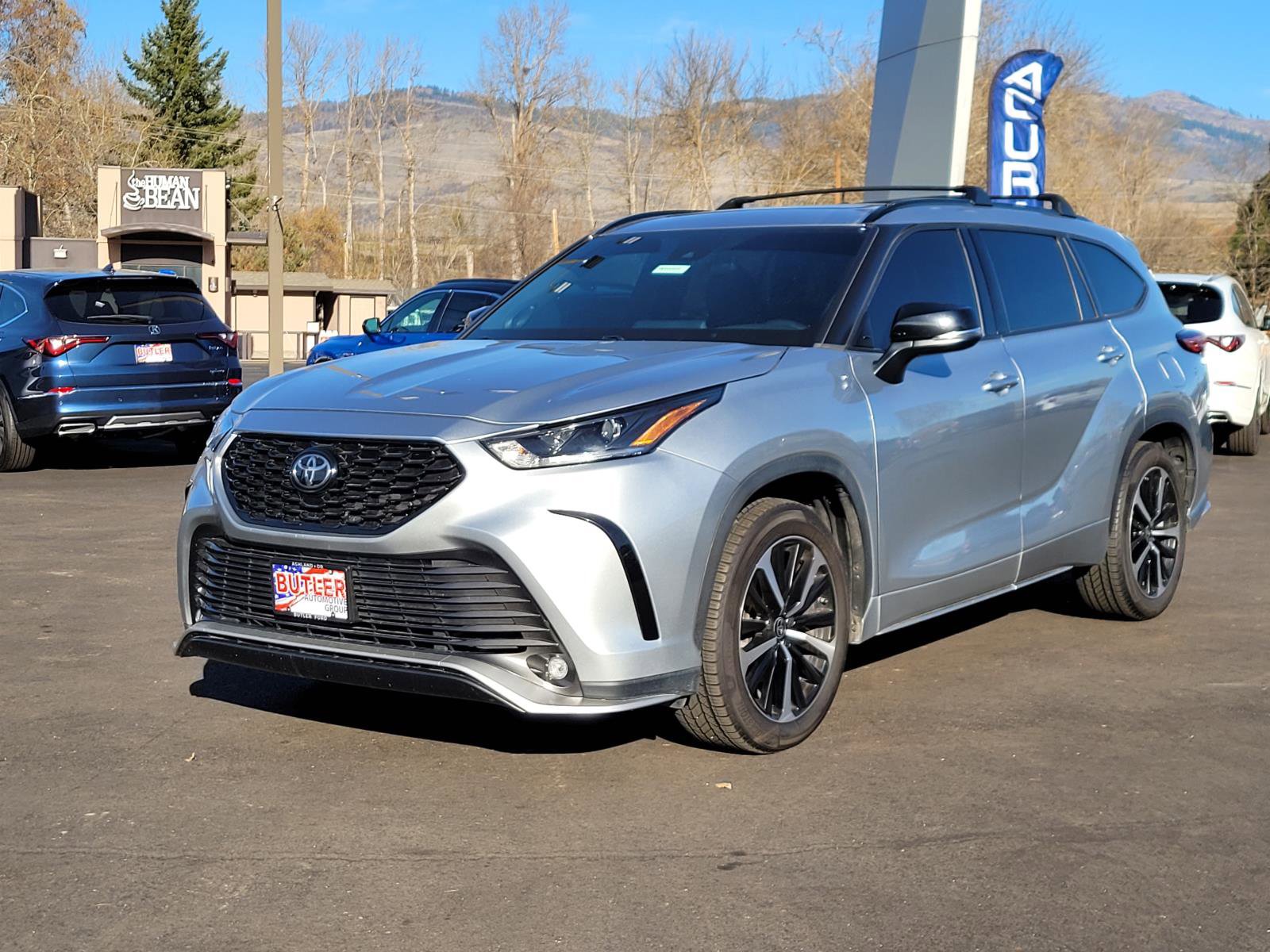 Used 2022 Toyota Highlander XSE image 1