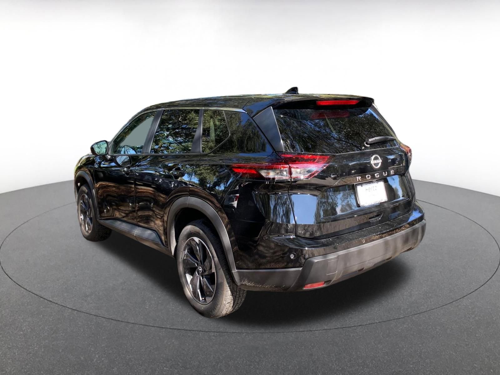 Used 2025 Nissan Rogue SV image 5