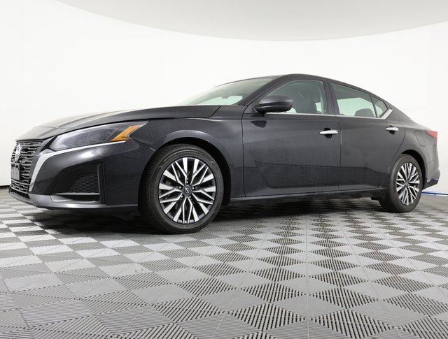 Used 2024 Nissan Altima 2.5 SV