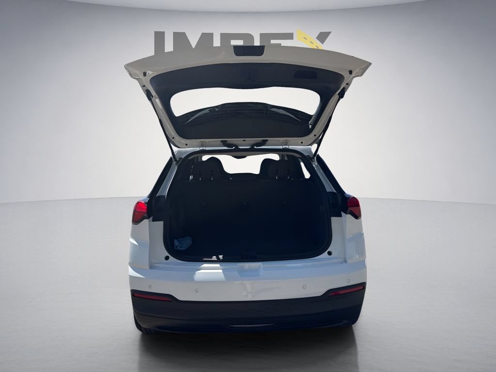 New 2027 Chevrolet Bolt LT w/ Comfort Package FWD image 28
