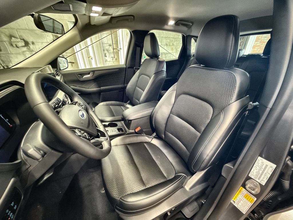 New 2026 Ford Escape SE FWD image 13