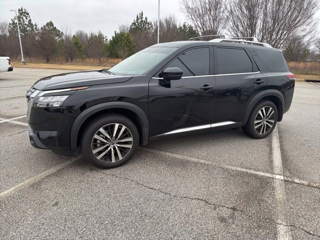 Used 2025 Nissan Pathfinder Platinum image 18