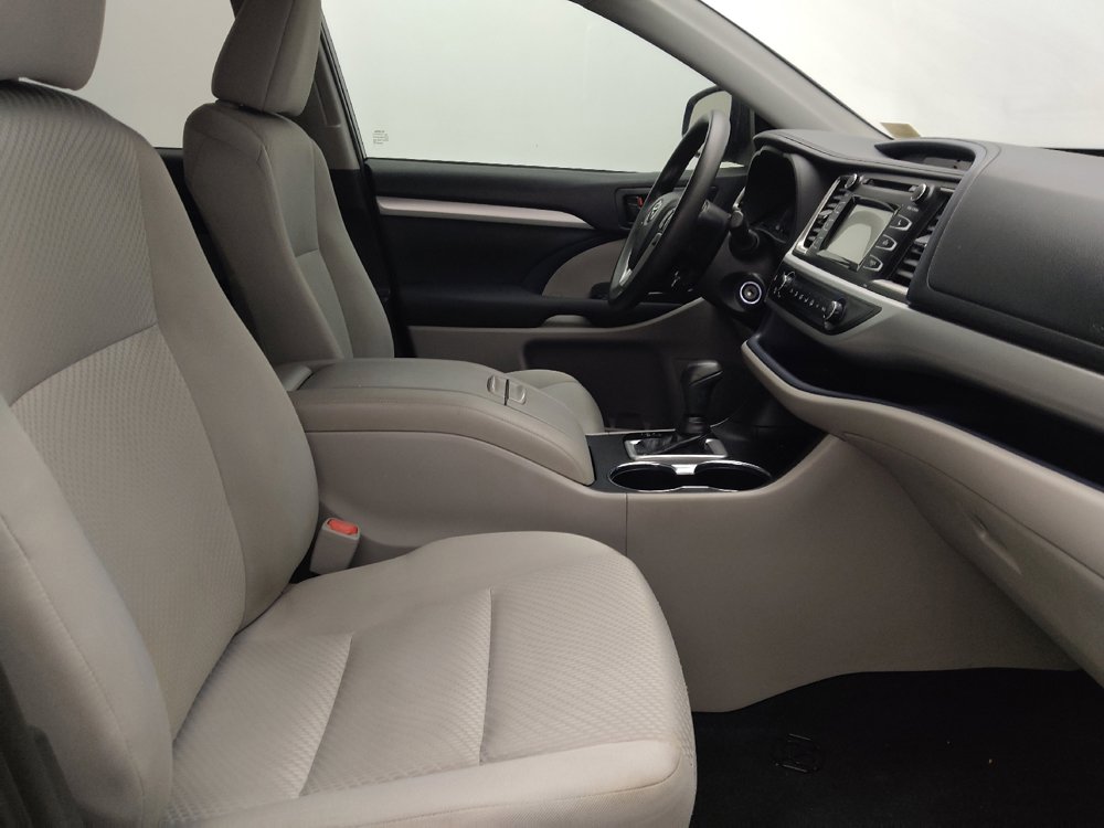 Used 2019 Toyota Highlander LE image 21
