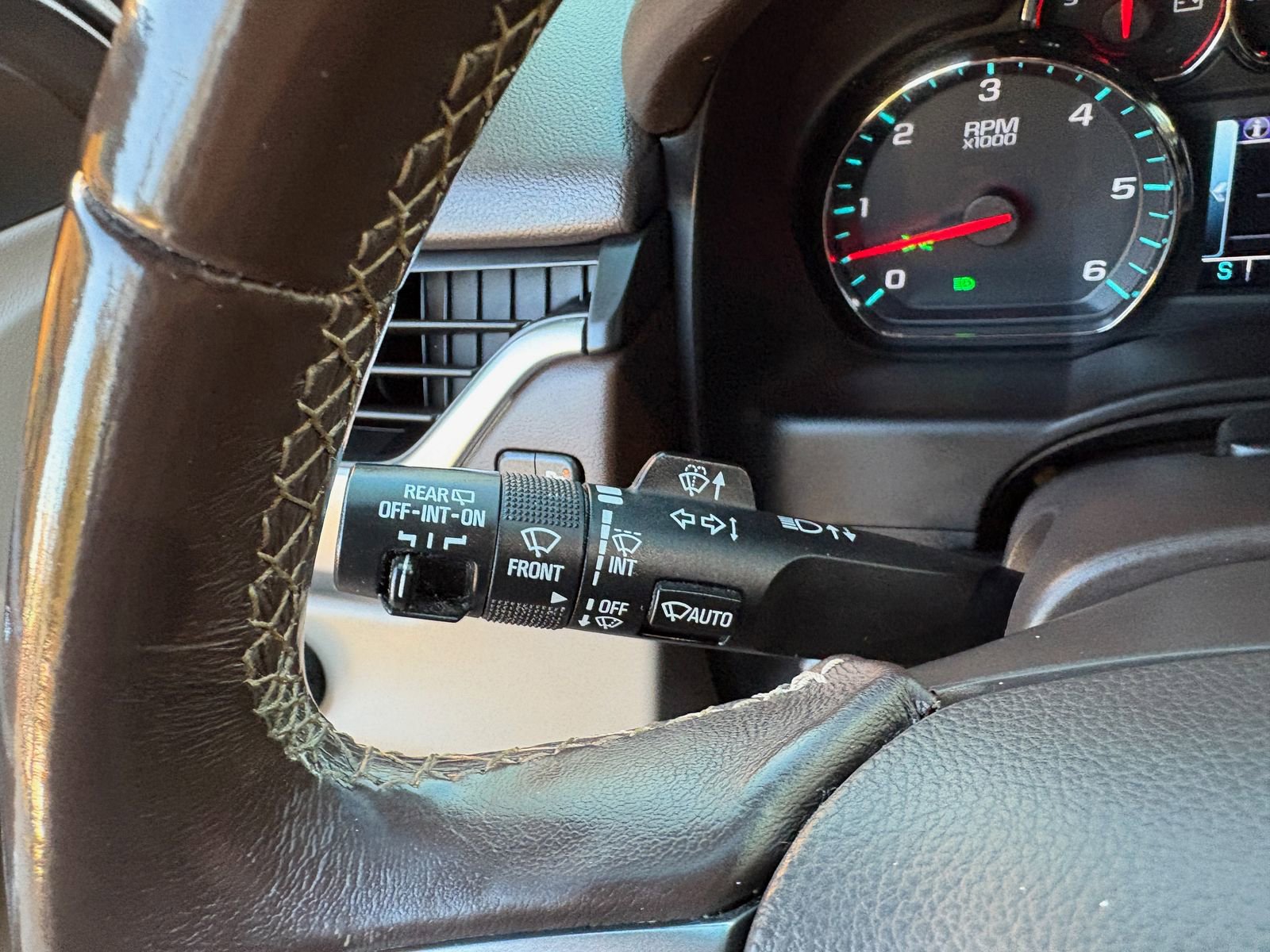 Used 2018 Chevrolet Suburban LT image 43