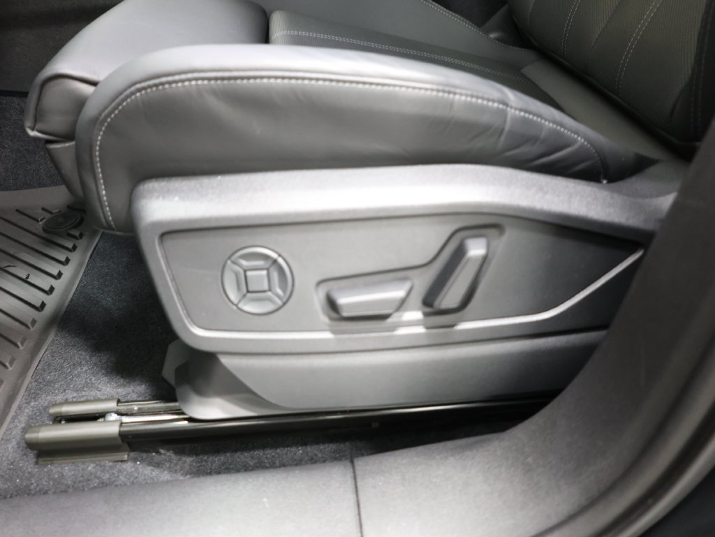 Certified 2025 Audi Q5 Premium Plus w/ Premium Plus AWD/4WD image 14
