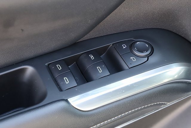 Used 2025 Chevrolet Traverse LT image 17