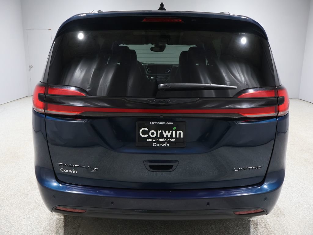Certified 2025 Chrysler Pacifica Limited image 4