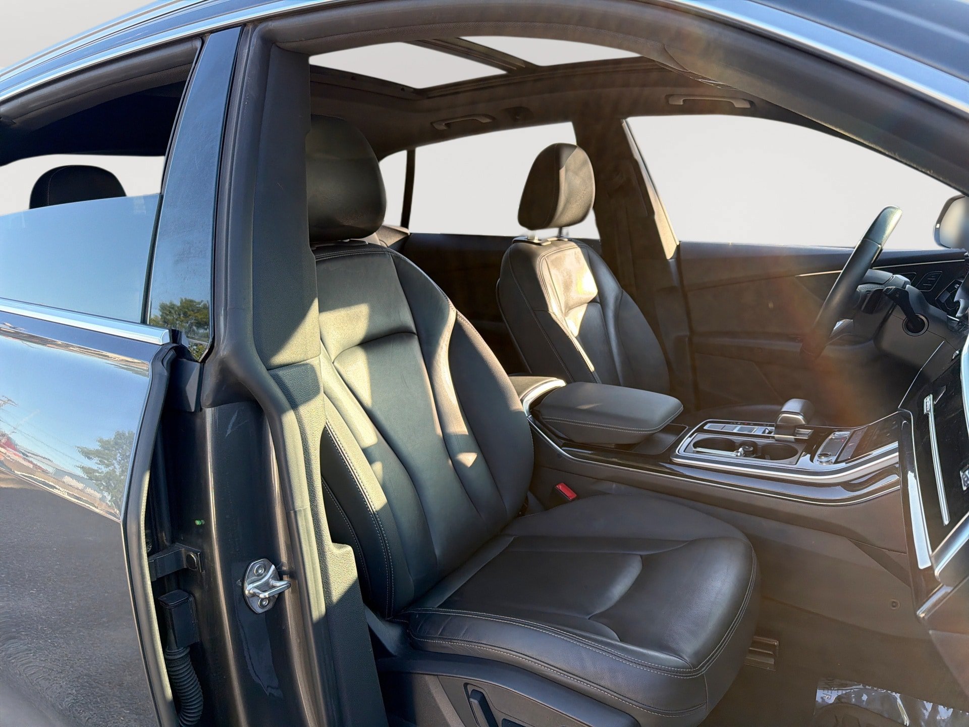 Used 2019 Audi Q8 Premium w/ Convenience Package AWD/4WD image 28