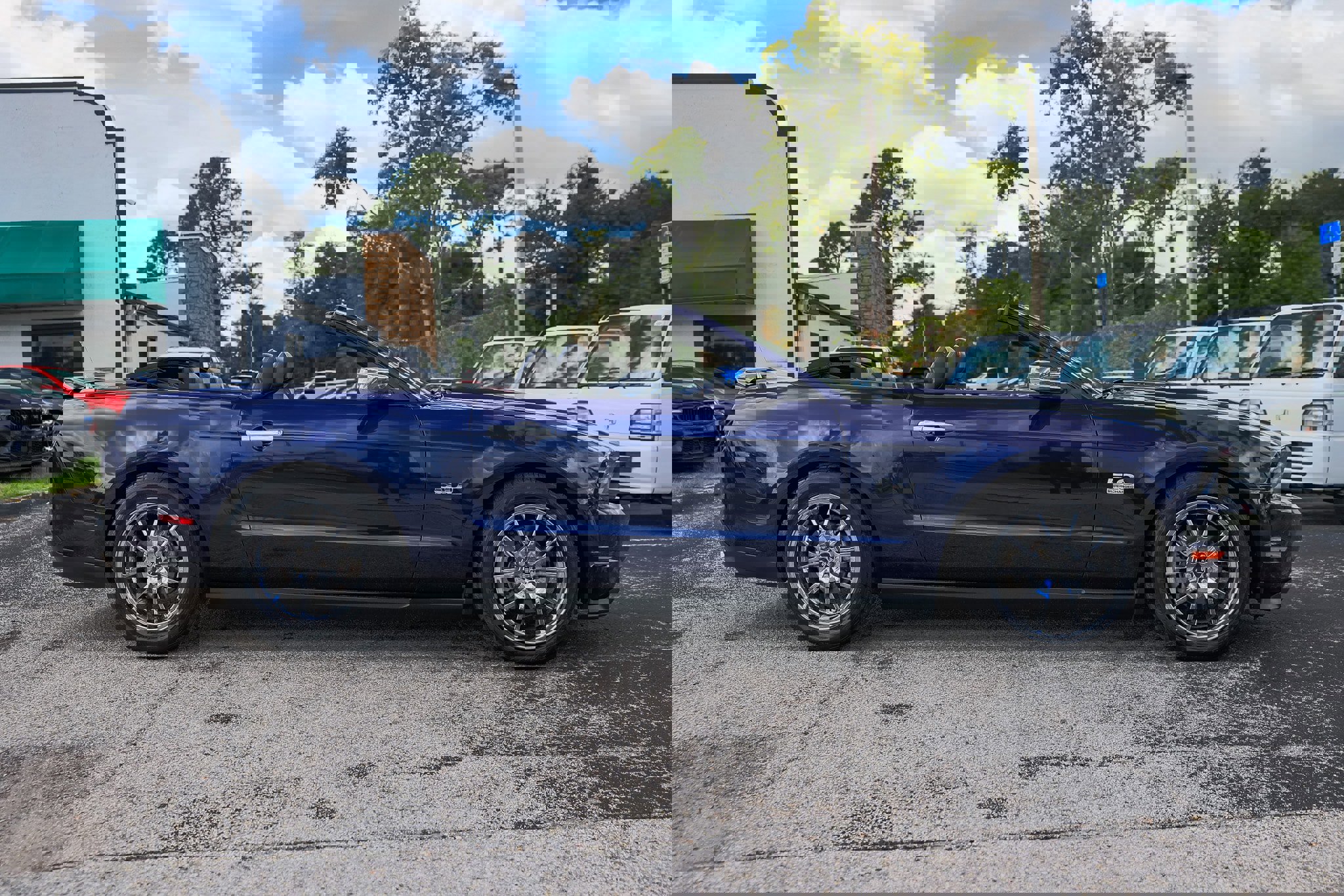 Used 2010 Ford Mustang GT image 18