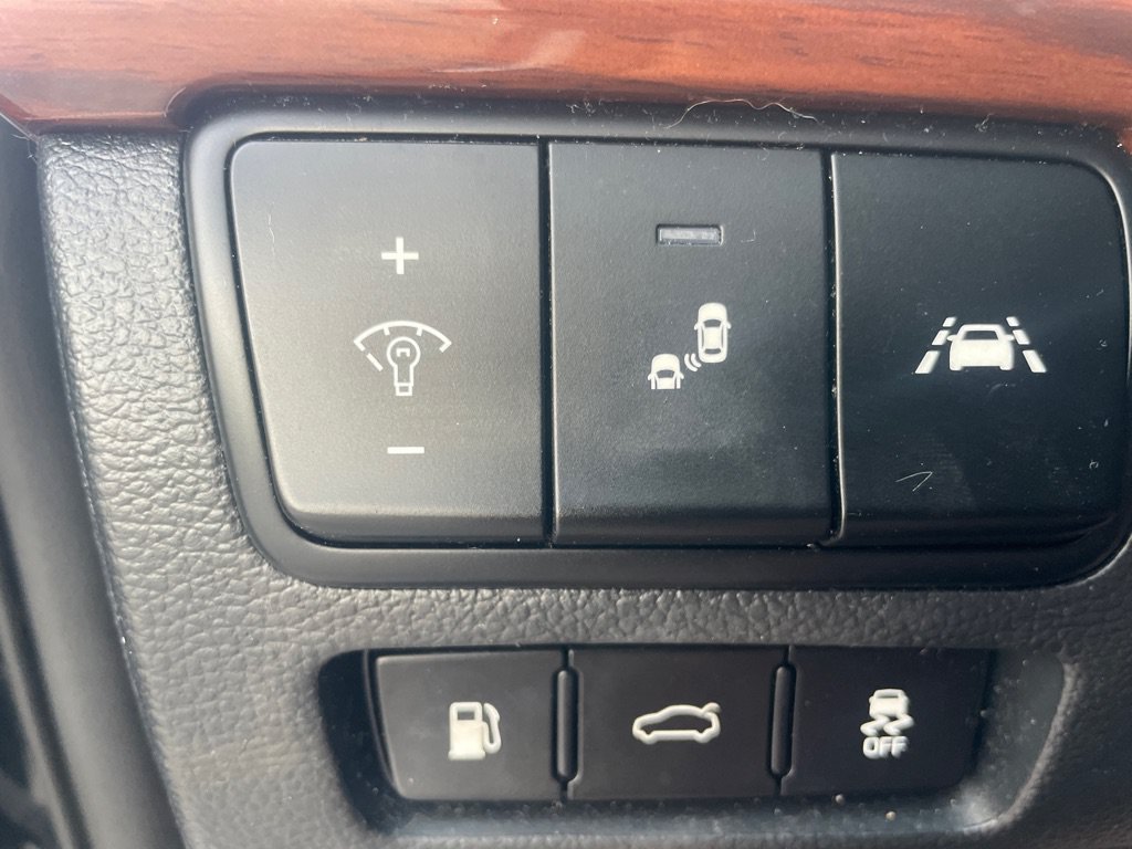 Used 2017 Kia Cadenza Technology FWD image 17