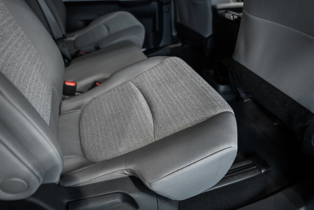 Used 2025 Toyota Sienna LE FWD image 30