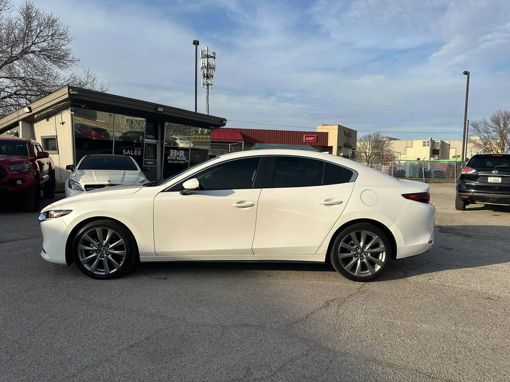 Used 2019 MAZDA MAZDA3 Sedan w/ Preferred Package FWD image 2
