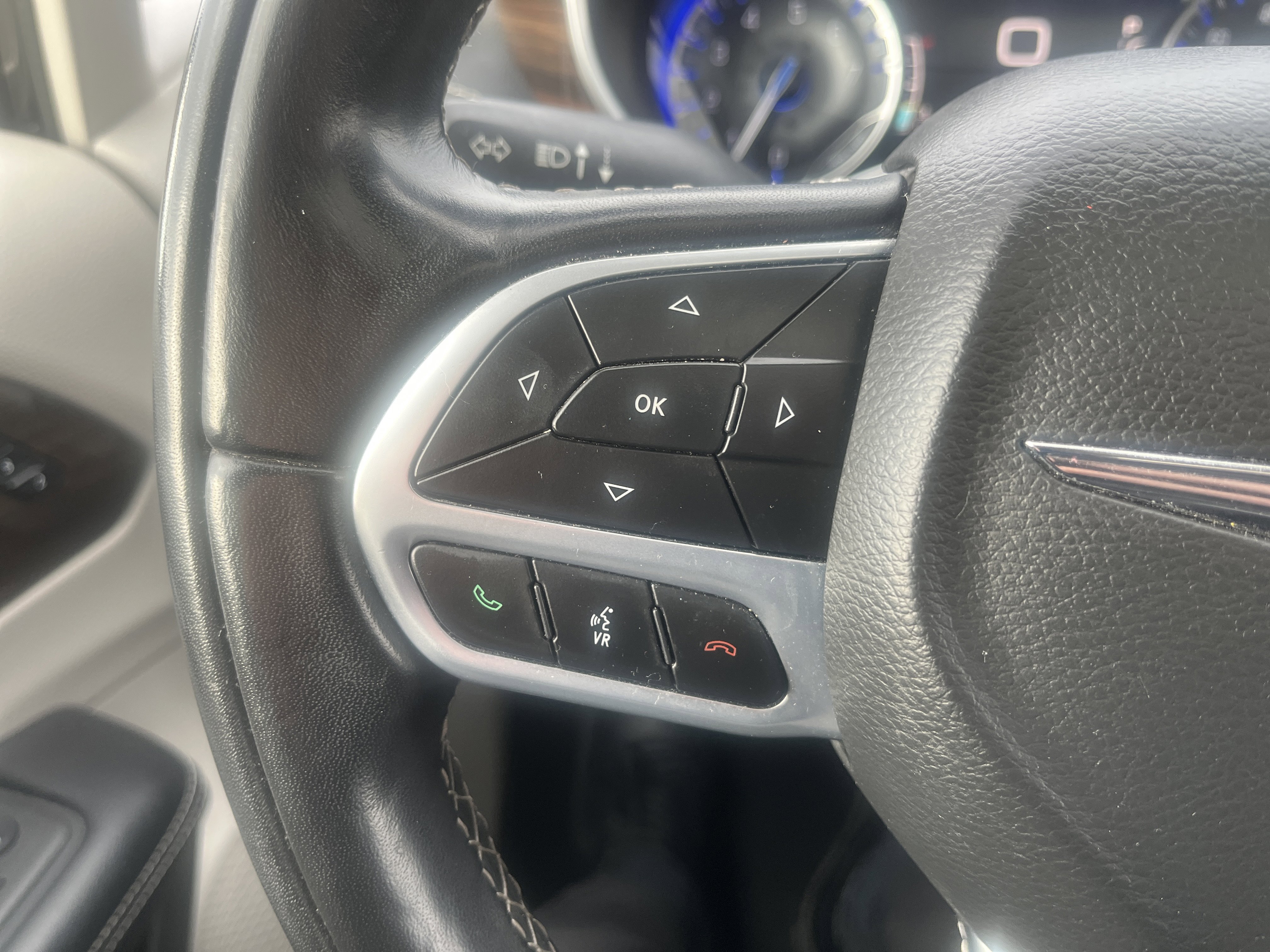 Used 2022 Chrysler Pacifica Limited FWD image 26